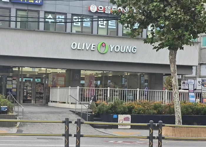 H # Prime Location # 1 Stop To Seongsu # Lines 2,5 #hongdae# Myeongdong# Kspo #ddp *