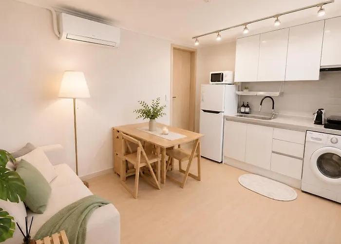 H # Prime Location # 1 Stop To Seongsu # Lines 2,5 #hongdae# Myeongdong# Kspo #ddp * ソウル特別市