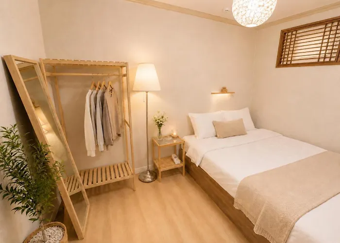 H # Prime Location # 1 Stop To Seongsu # Lines 2,5 #hongdae# Myeongdong# Kspo #ddp ソウル特別市